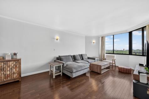 827 Harmon Cove Tower Secaucus NJ 07094