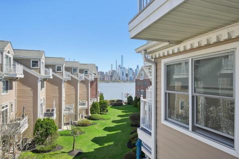 428 Newburgh Court West New York NJ 07093