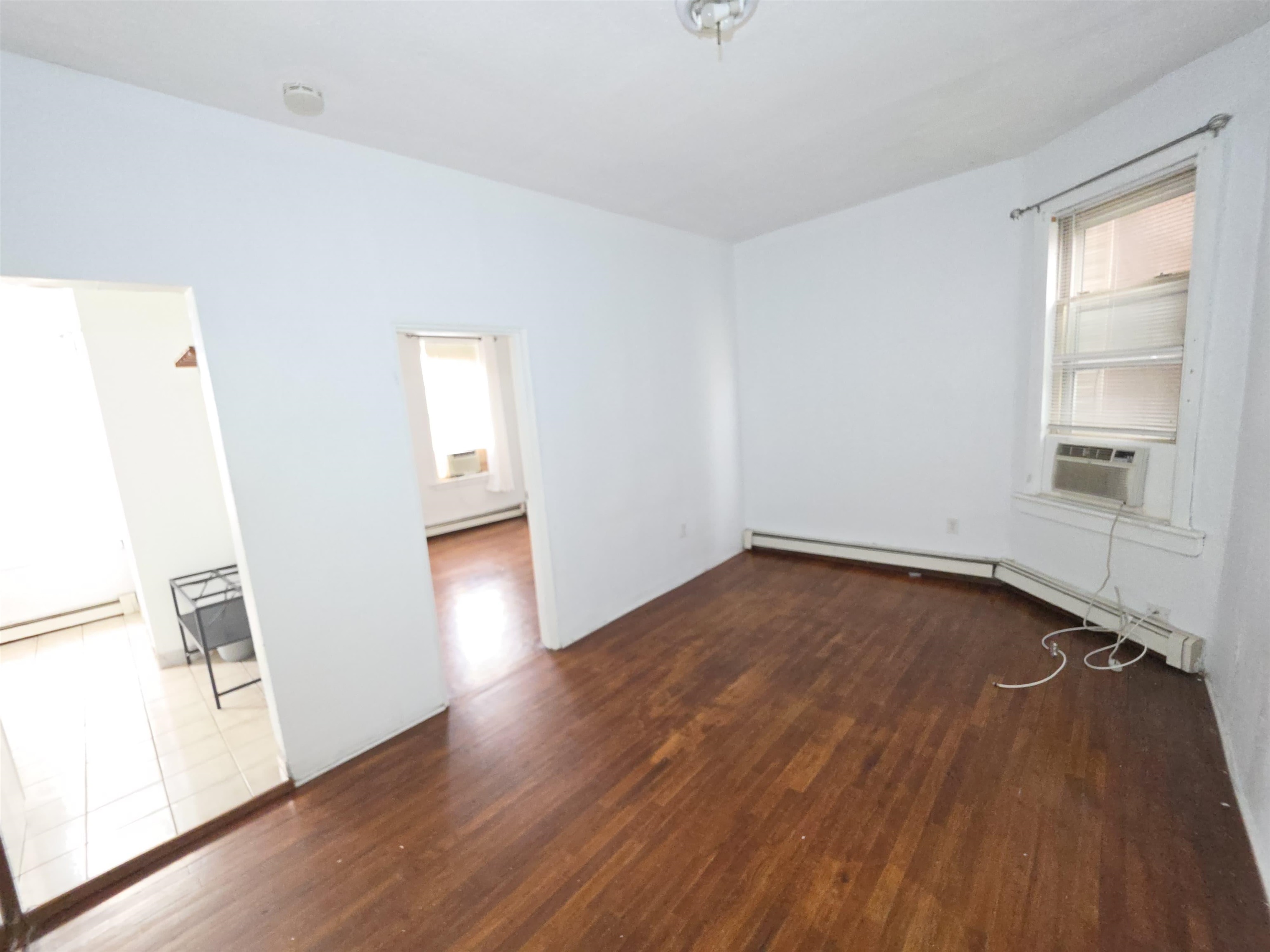 213 48th Street Union City NJ 07087