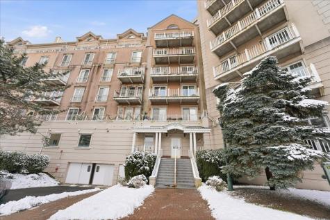 100 Shearwater Court East Jersey City NJ 07305
