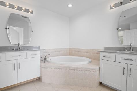 11 Bayside Drive Bayonne NJ 07002