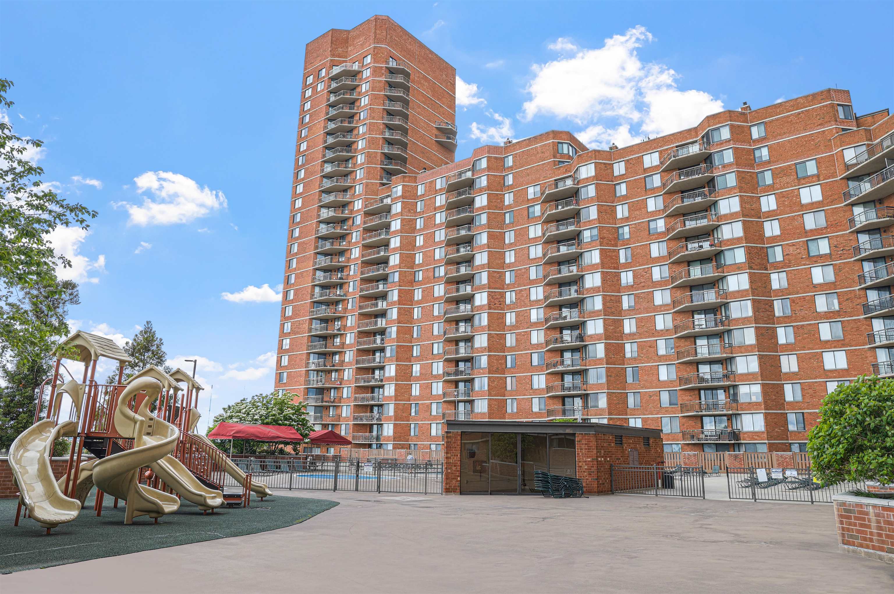 426 Harmon Cove Tower Secaucus NJ 07094