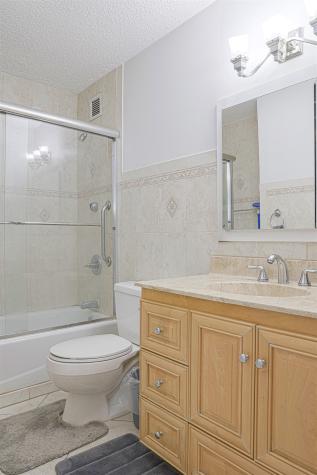 426 Harmon Cove Tower Secaucus NJ 07094