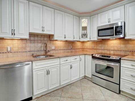 208 Shearwater Court West Jersey City NJ 07305