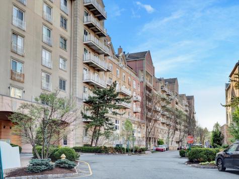 208 Shearwater Court West Jersey City NJ 07305