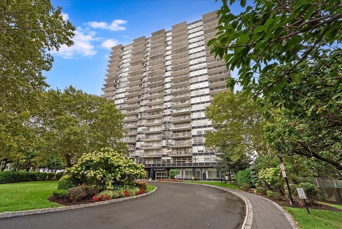 6050 Boulevard East West New York NJ 07093