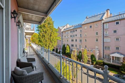 208 Shearwater Court West Jersey City NJ 07305