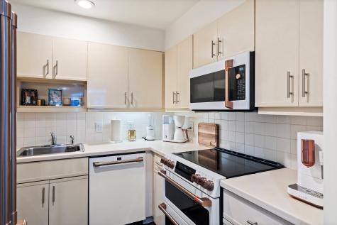 208 Shearwater Court West Jersey City NJ 07305