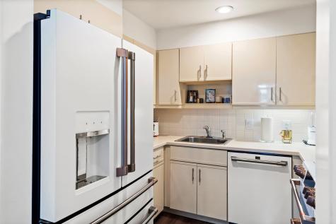 208 Shearwater Court West Jersey City NJ 07305