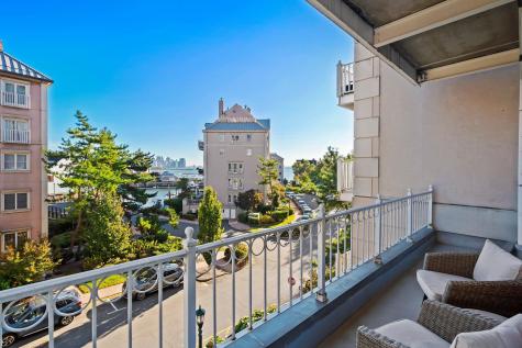 208 Shearwater Court West Jersey City NJ 07305