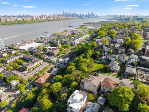 7 Oakdene Terrace Edgewater NJ 07020