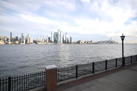 4 Henley Place Weehawken NJ 07086