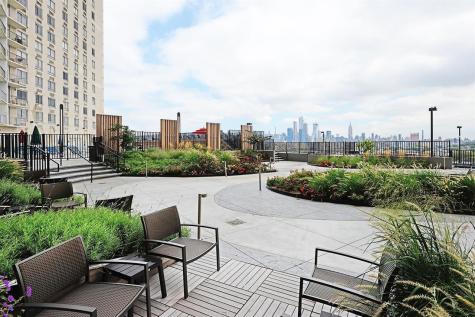 100 Manhattan Avenue Union City NJ 07087