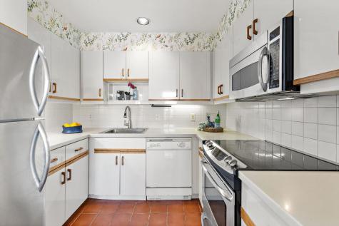 207 Shearwater Court West Jersey City NJ 07305