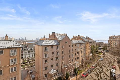 207 Shearwater Court West Jersey City NJ 07305