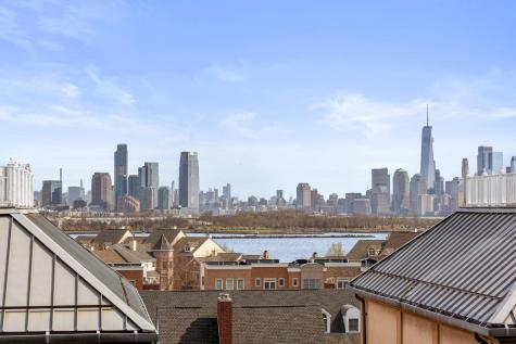 207 Shearwater Court West Jersey City NJ 07305