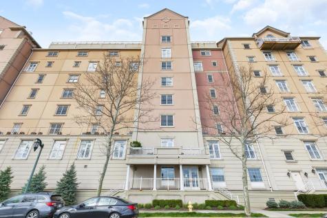 207 Shearwater Court West Jersey City NJ 07305