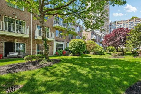 102 Abbie Court Guttenberg NJ 07093