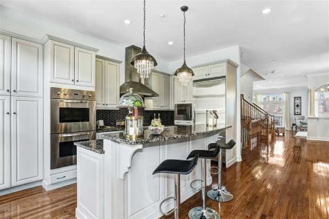 10 Regency Place Weehawken NJ 07086