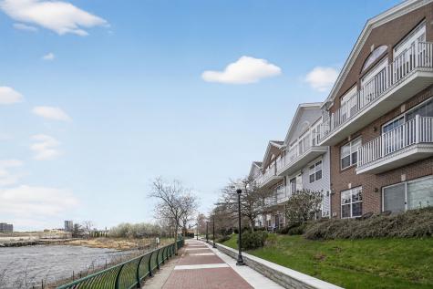 92 Lyon Court Jersey City NJ 07305