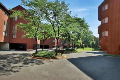 586 Sanderling Court Secaucus NJ 07094