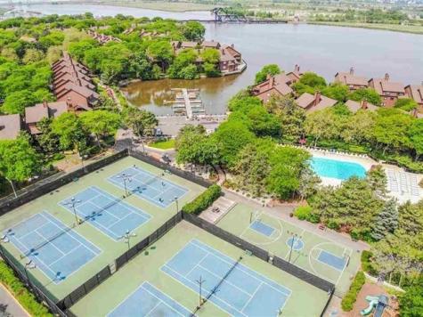 586 Sanderling Court Secaucus NJ 07094