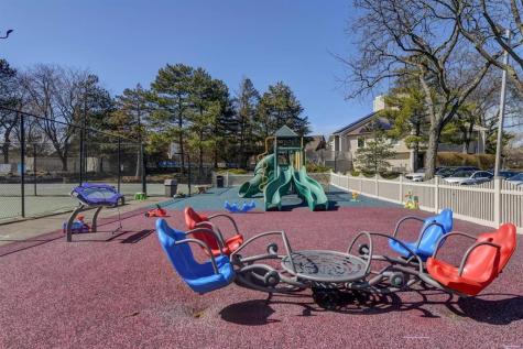 586 Sanderling Court Secaucus NJ 07094