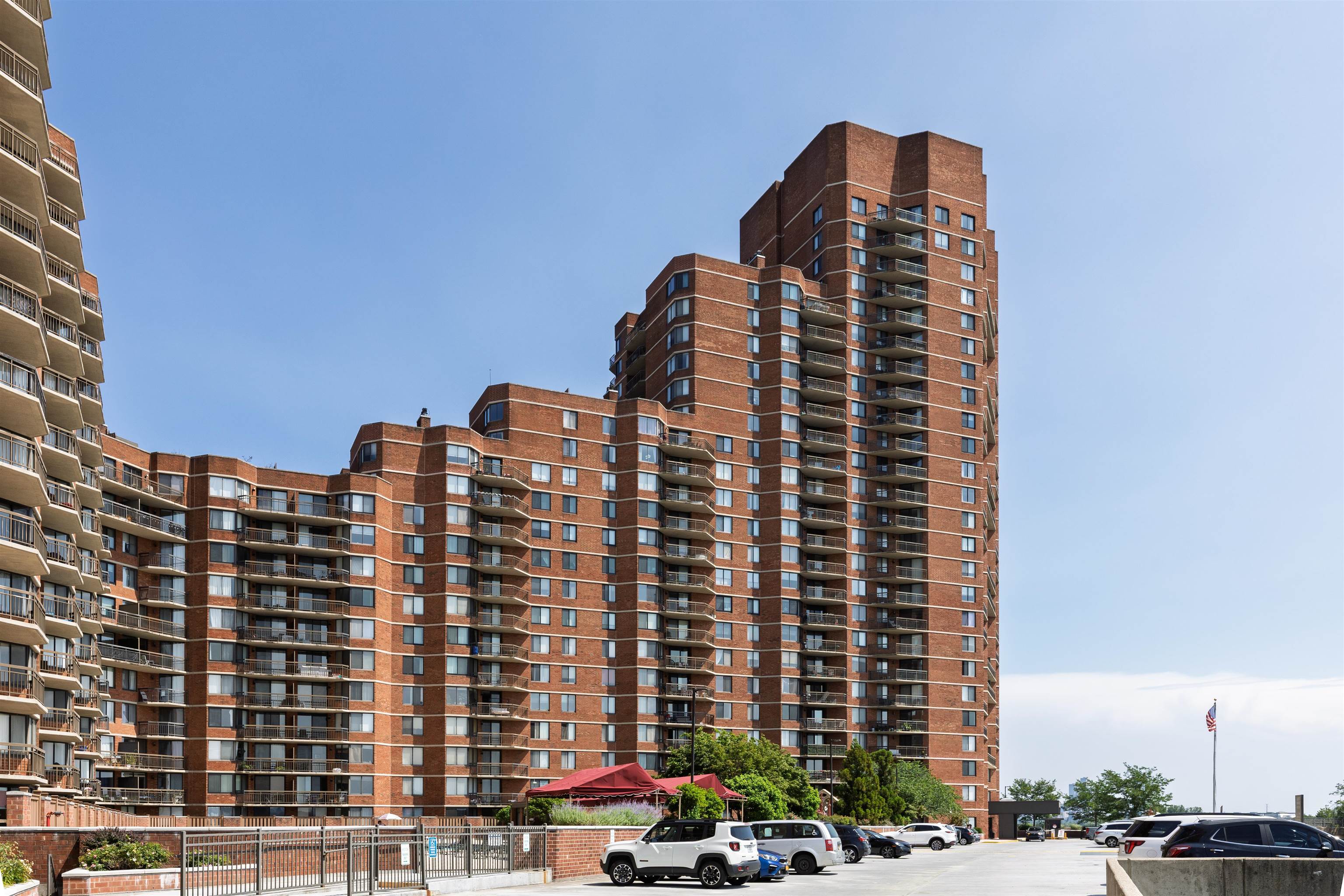 418 Harmon Cove Tower Secaucus NJ 07094