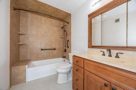 418 Harmon Cove Tower Secaucus NJ 07094