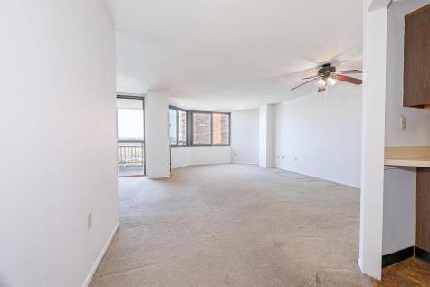 418 Harmon Cove Tower Secaucus NJ 07094
