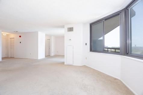 418 Harmon Cove Tower Secaucus NJ 07094