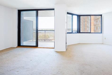 418 Harmon Cove Tower Secaucus NJ 07094
