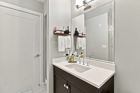 250 Henley Place Weehawken NJ 07086-1101