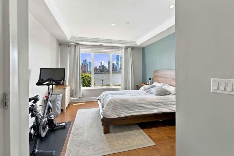 250 Henley Place Weehawken NJ 07086-1101
