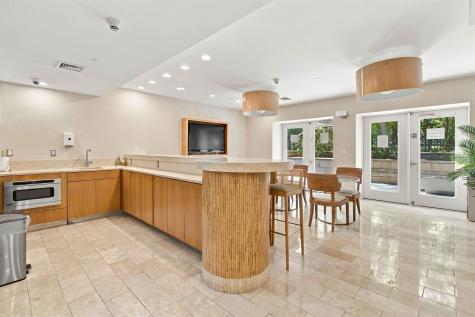 250 Henley Place Weehawken NJ 07086-1101