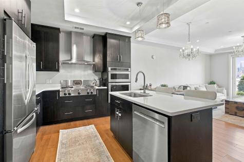 250 Henley Place Weehawken NJ 07086-1101