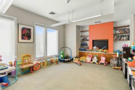 250 Henley Place Weehawken NJ 07086-1101
