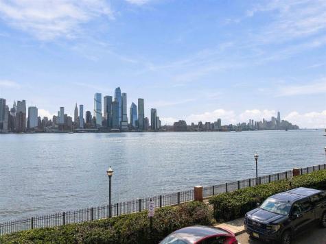250 Henley Place Weehawken NJ 07086-1101