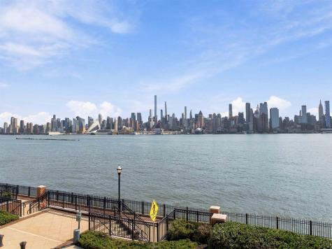250 Henley Place Weehawken NJ 07086-1101