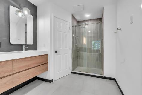 8 Creekside Court Secaucus NJ 07094