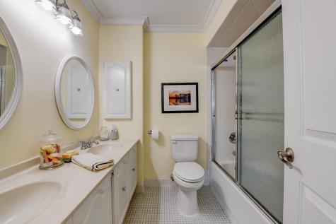 598 Sanderling Court Secaucus NJ 07094