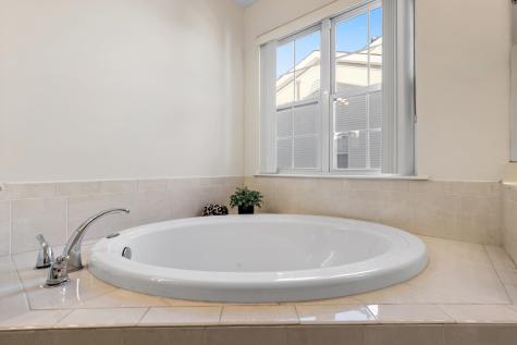 27 Bayside Drive Bayonne NJ 07002