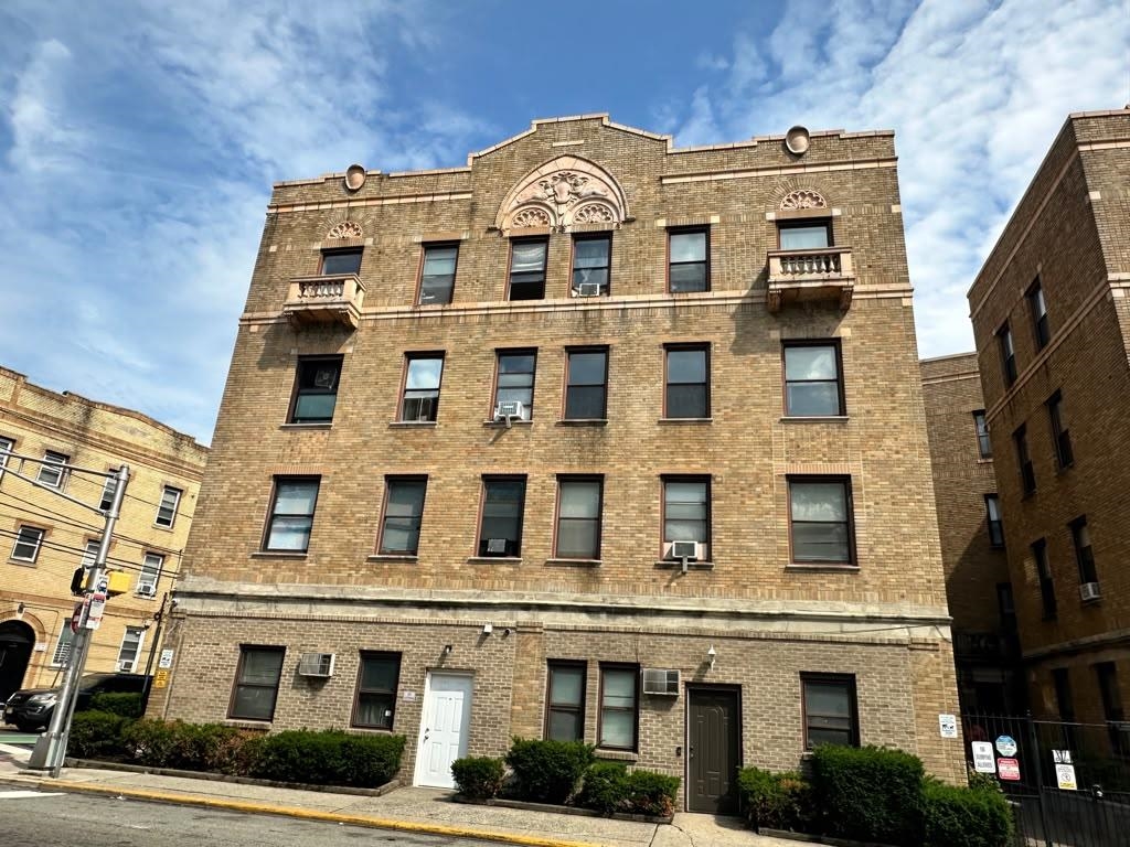 144 Old Bergen Road Jersey City NJ 07305