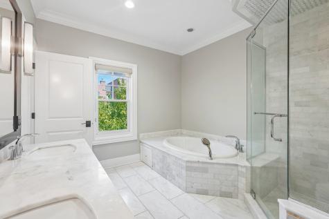 20 Marquis Court Edgewater NJ 07020