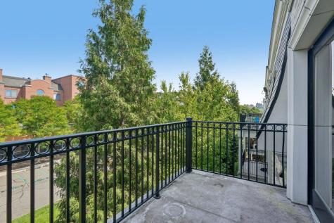 20 Marquis Court Edgewater NJ 07020