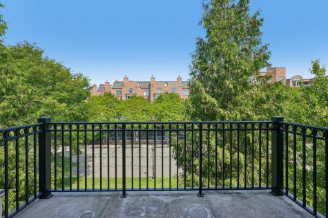 20 Marquis Court Edgewater NJ 07020