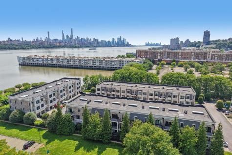 20 Marquis Court Edgewater NJ 07020