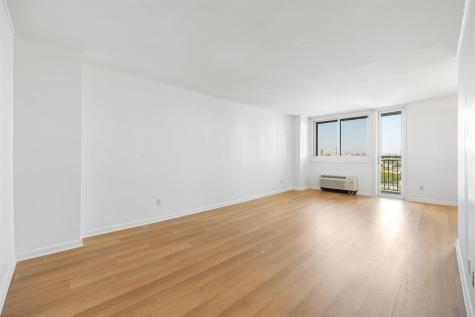 100 Manhattan Avenue Union City NJ 07087