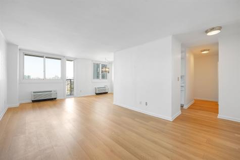 100 Manhattan Avenue Union City NJ 07087
