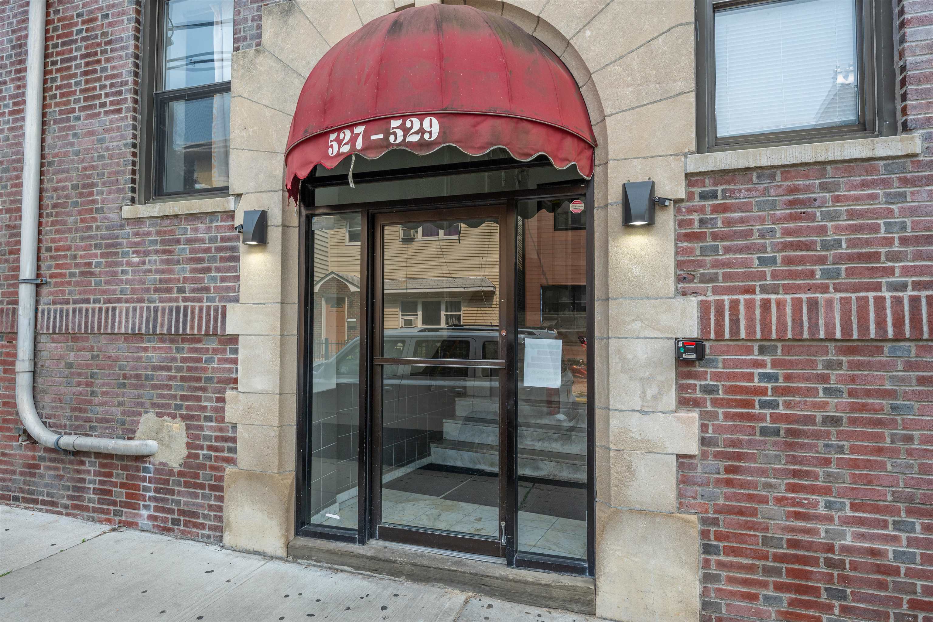 527-529 34th Street Union City NJ 07087